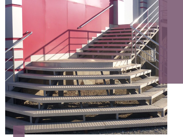 Лестницы для магазина в Сальске — изготовление и монтаж