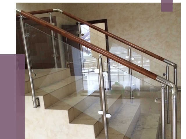 Комбинированные перила из металла и дерева в Сальске