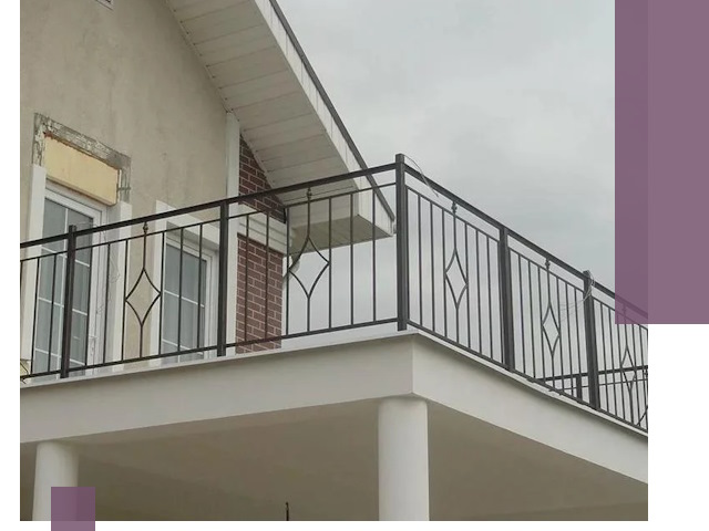 Изготовление балконных ограждений в Сальске из металла и стекла