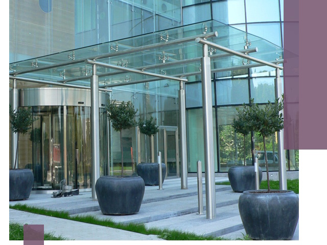 Навесы из стекла на заказ в Сальске — монтаж и установка