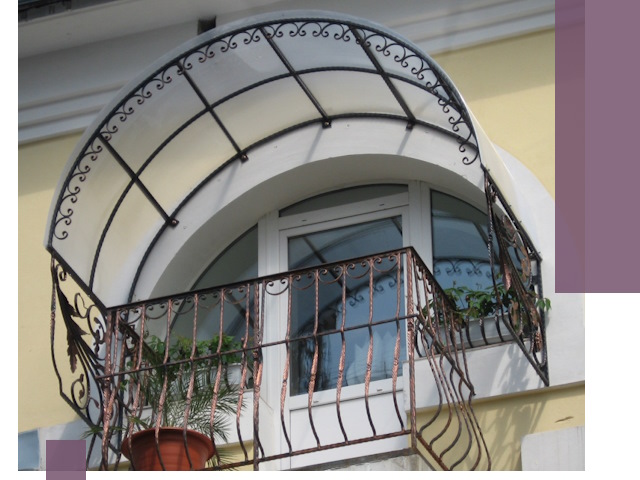 Козырьки над балконом в Сальске — изготовление и монтаж