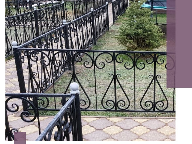 Кованые газонные ограждения под ключ в Сальске